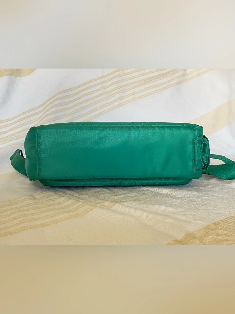 LUG | Kelly Green ☘️ Quilted Crossbody ~ 11”x 8.5”x 3” Medium - Picture 8 of 15